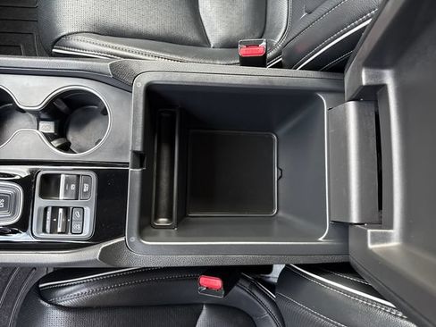 Used 2025 Honda Pilot Elite image 24