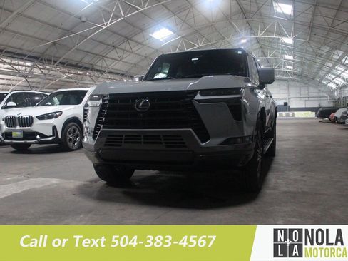 Used 2024 Lexus GX 550 w/ Accessory Package (2T) AWD/4WD image 3