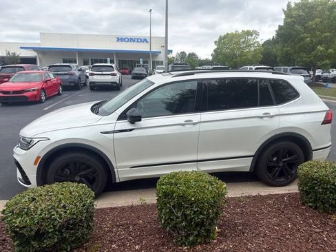 Used 2023 Volkswagen Tiguan SE R-Line FWD image 5