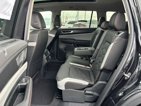 New 2026 Volkswagen Atlas Peak Edition image 9