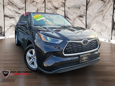 Used 2022 Toyota Highlander L AWD/4WD image 1