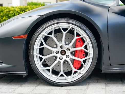 Used 2022 Lamborghini Huracan EVO image 14