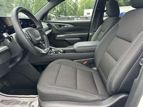 Used 2026 Chevrolet Traverse LT w/ Midnight/Sport Edition FWD image 10