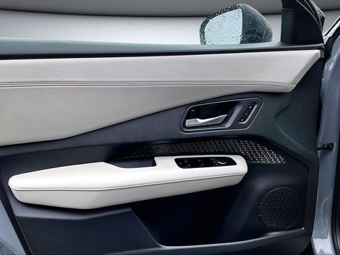 Used 2024 Nissan Ariya EVOLVE+ image 19