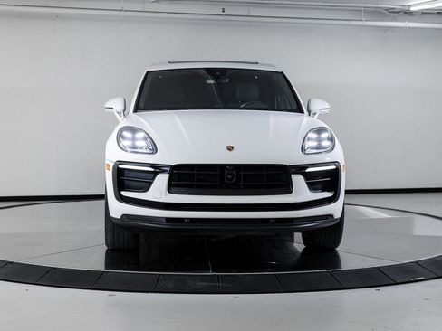 Certified 2023 Porsche Macan image 10