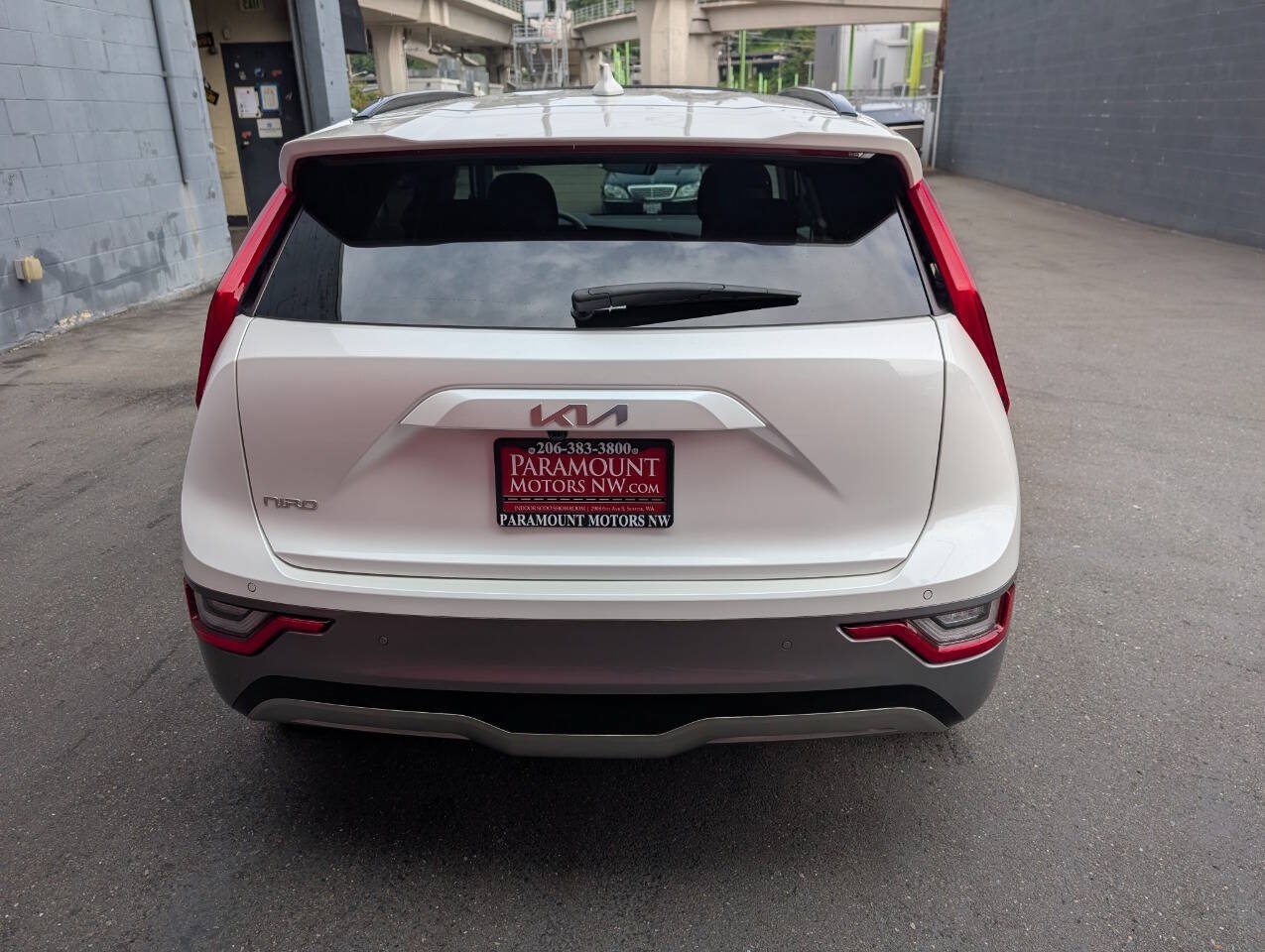 Used 2023 Kia Niro Wave w/ Wave Preserve Package FWD image 4