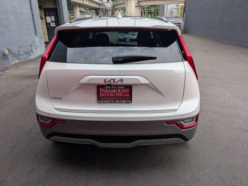 Used 2023 Kia Niro Wave w/ Wave Preserve Package FWD image 4