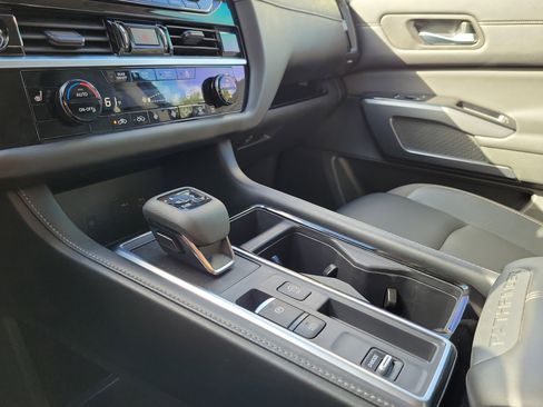Certified 2024 Nissan Pathfinder SL w/ SL Premium Package FWD image 27
