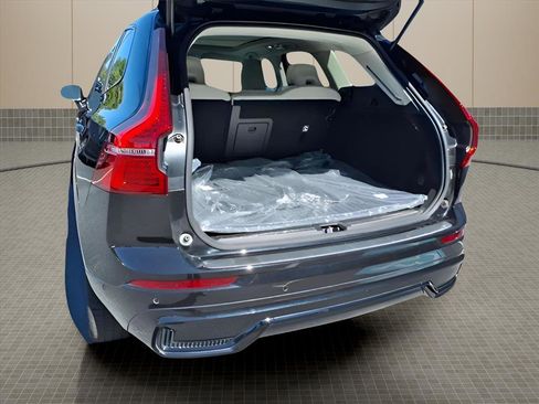 Used 2025 Volvo XC60 T8 Plus w/ Protection Package Premier image 40