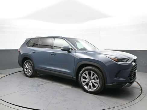 Certified 2025 Toyota Grand Highlander AWD image 4