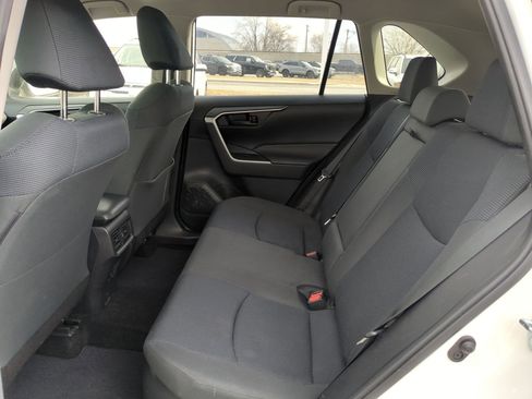 Used 2019 Toyota RAV4 LE image 18
