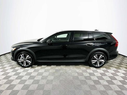 Certified 2025 Volvo V60 B5 Cross Country Plus w/ Protection Package Premier image 4