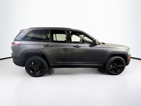 Used 2023 Jeep Grand Cherokee Altitude AWD/4WD image 4