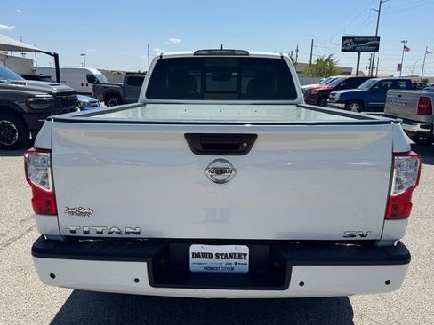 Used 2022 Nissan Titan SV RWD image 5