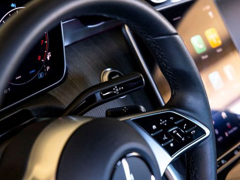 Used 2025 Mercedes-Benz C 300 Sedan image 29