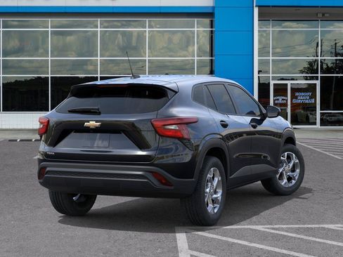 New 2026 Chevrolet Trax LS w/ LS Convenience Package FWD image 4