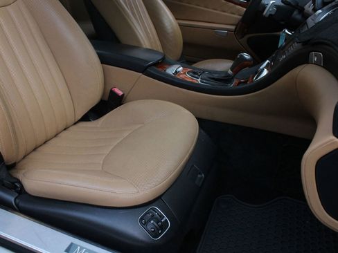Used 2011 Mercedes-Benz SL 550 image 23