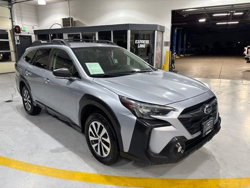Used 2023 Subaru Outback AWD/4WD image 3