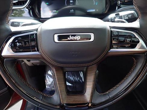 Used 2022 Jeep Grand Cherokee Summit w/ Advanced Protech Group IV AWD/4WD image 21