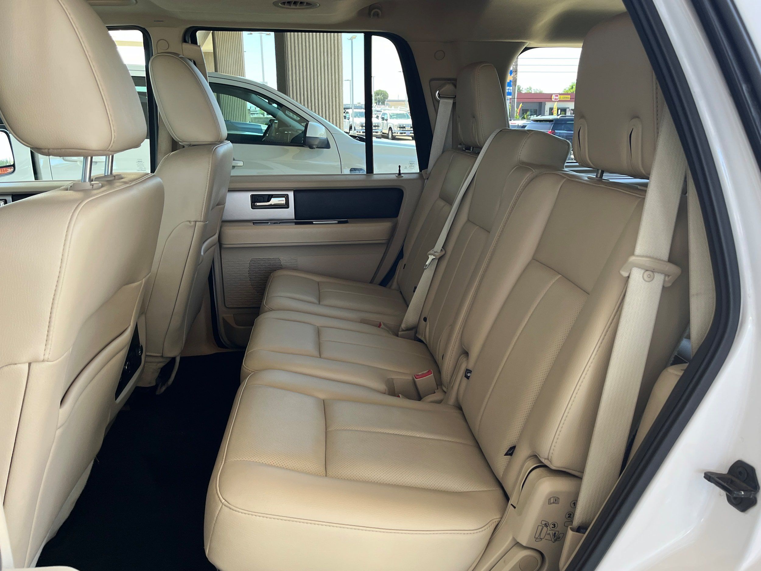 Used 2017 Ford Expedition Limited w/ Equipment Group 301A AWD/4WD image 5
