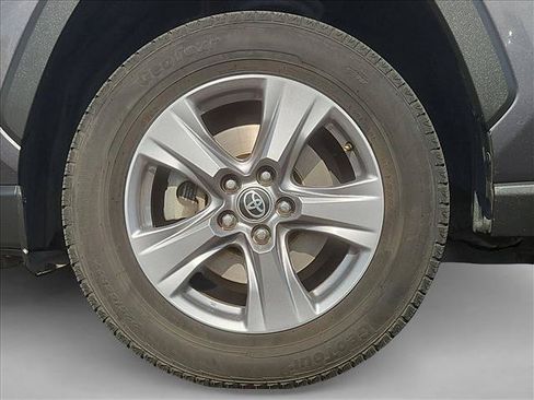 Used 2022 Toyota RAV4 XLE AWD/4WD image 29