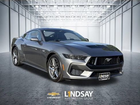 Used 2025 Ford Mustang GT Premium RWD image 2
