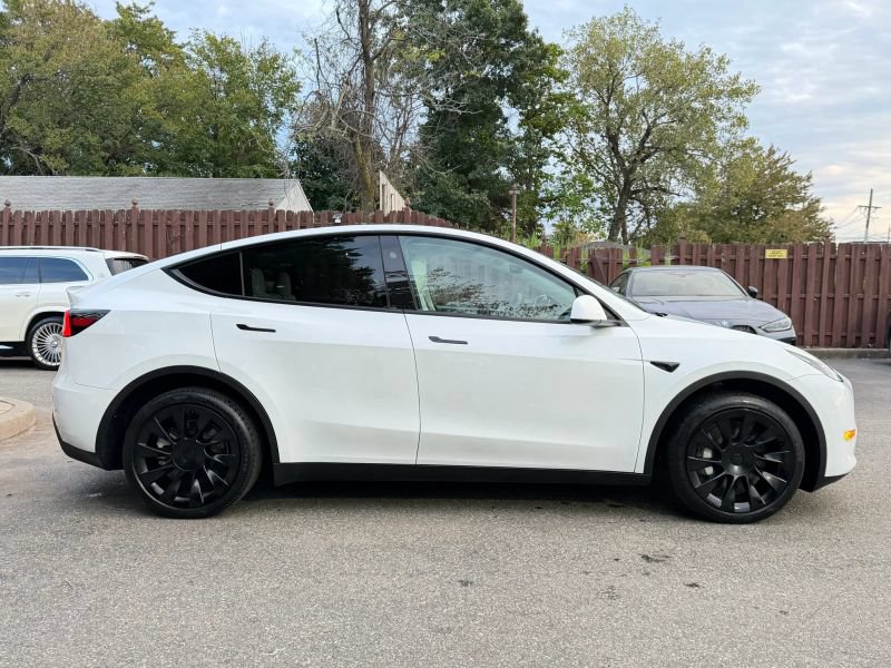 Used 2023 Tesla Model Y Long Range AWD/4WD image 5