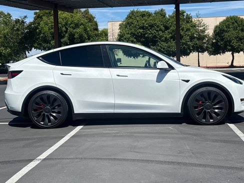 Used 2023 Tesla Model Y Performance AWD/4WD image 10