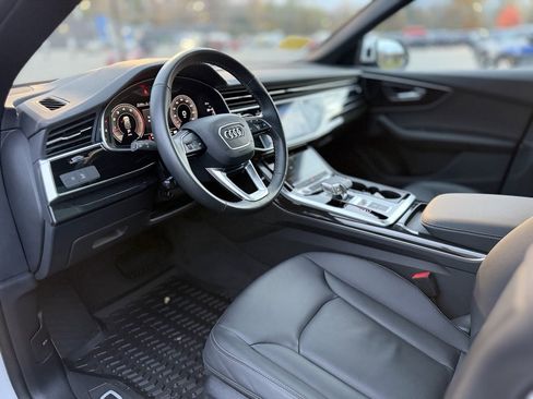 Used 2025 Audi Q8 Premium image 14