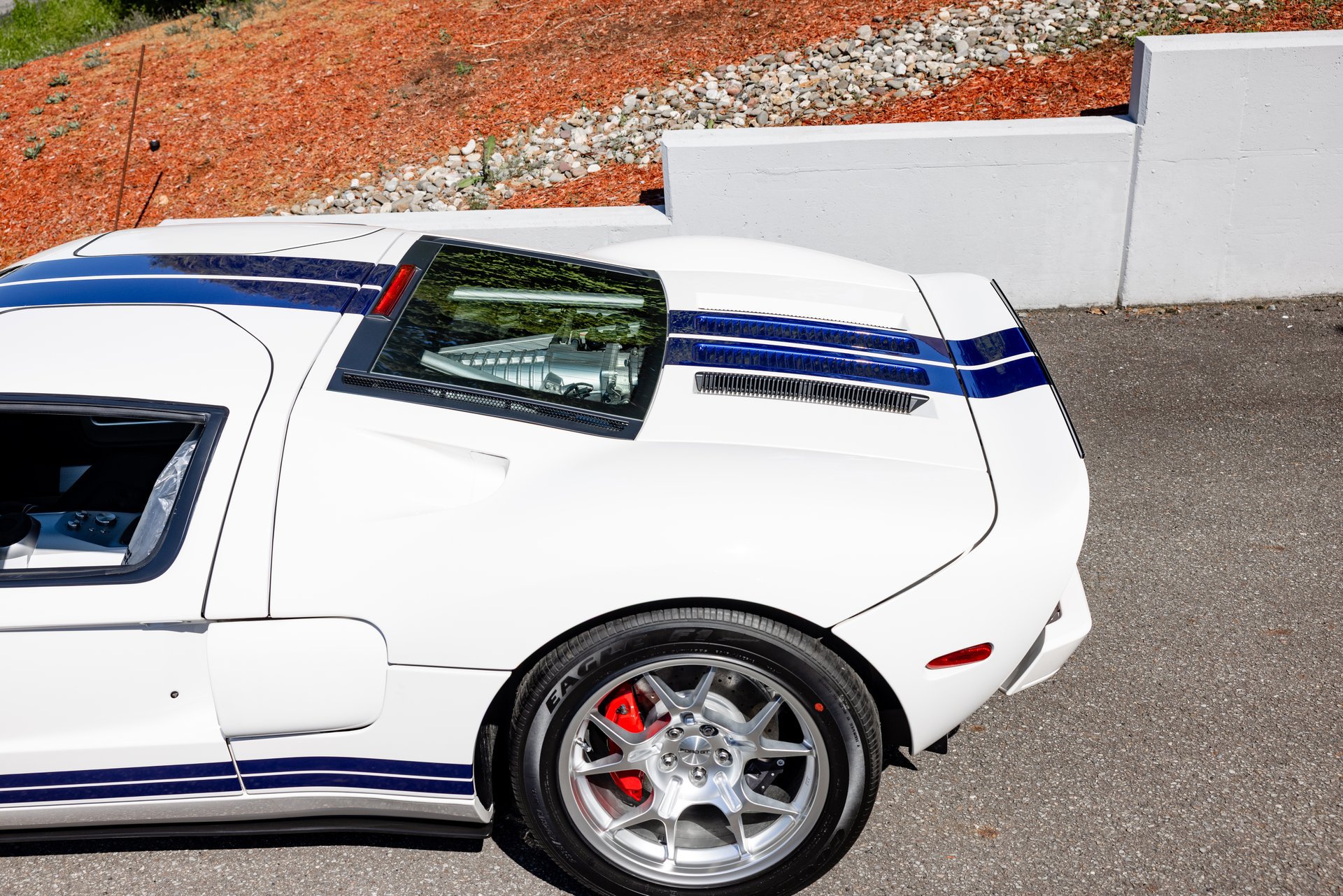 Used 2006 Ford GT RWD image 38