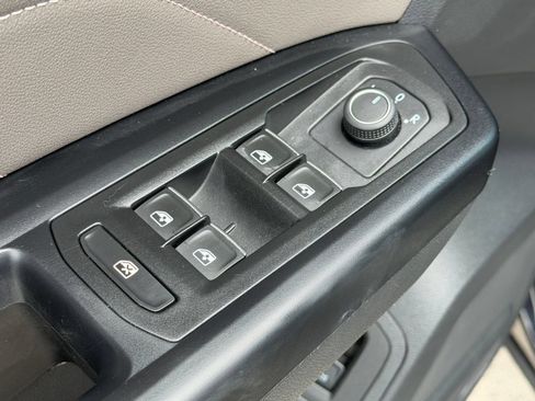 Used 2021 Volkswagen Atlas Cross Sport SE FWD image 13