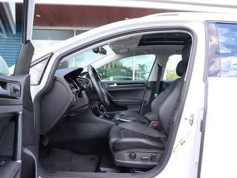 Used 2018 Volkswagen Golf SEL image 9