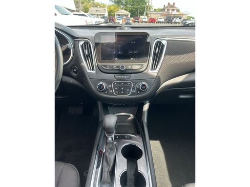 Used 2021 Chevrolet Malibu LT FWD image 10