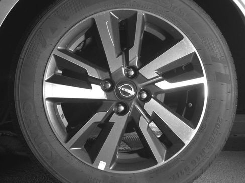 Used 2025 Nissan Versa SV FWD image 14