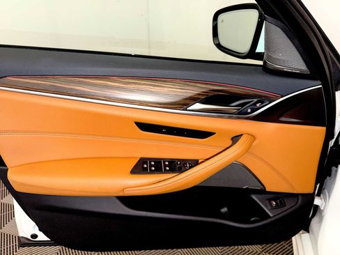 Certified 2023 BMW 530i xDrive w/ M Sport Package image 11