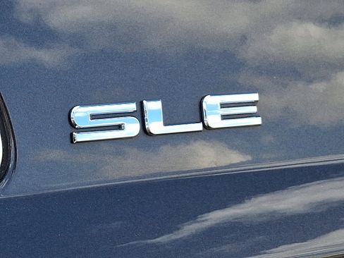 Used 2017 GMC Yukon SLE image 31