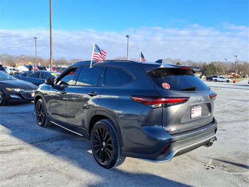 Used 2024 Toyota Highlander XSE image 4