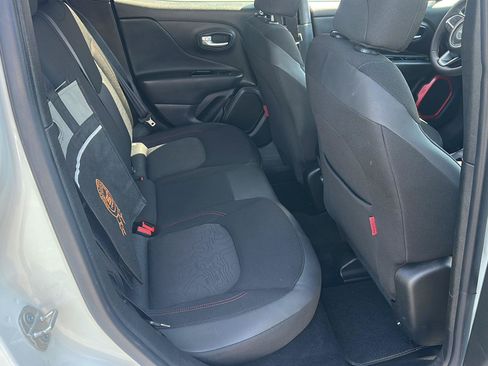 Used 2023 Jeep Renegade Trailhawk AWD/4WD image 11