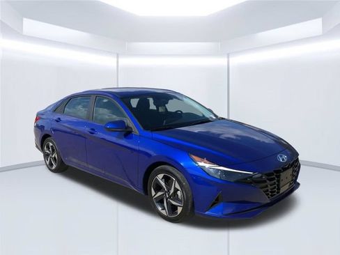 Used 2023 Hyundai Elantra SEL w/ Convenience Package FWD image 2