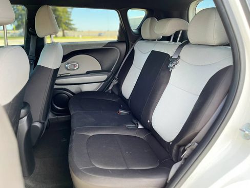 Used 2017 Kia Soul FWD image 13
