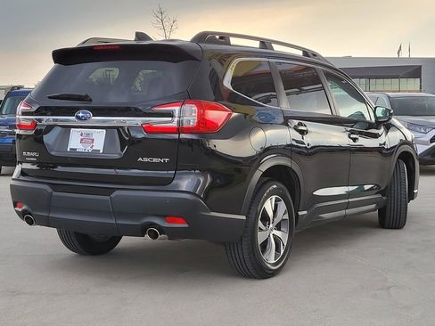 Used 2024 Subaru Ascent Premium w/ Convenience Package image 4
