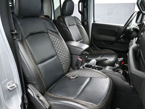 Used 2022 Jeep Gladiator Overland image 47
