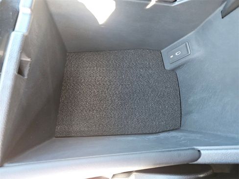 Used 2025 Volkswagen Atlas Cross Sport SE image 27