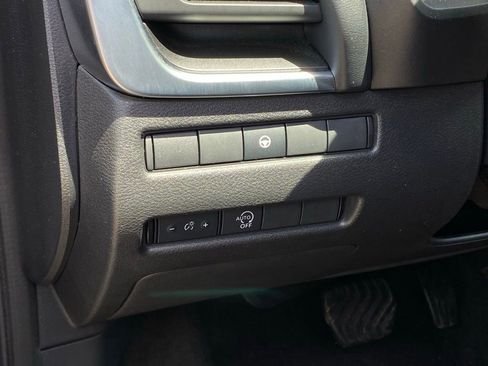 Used 2023 Nissan Rogue SV FWD image 12