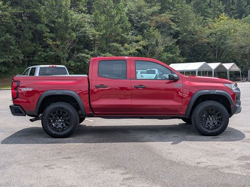 Used 2024 Chevrolet Colorado Trail Boss w/ Advanced Trailering Package AWD/4WD image 10