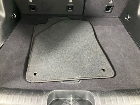 Used 2019 Jeep Cherokee Limited image 25