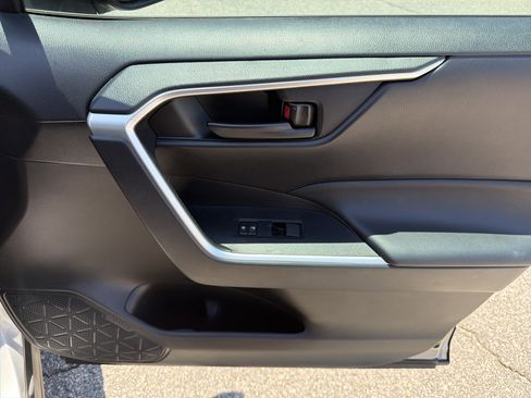 Certified 2022 Toyota RAV4 LE FWD image 25