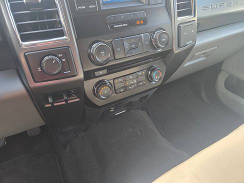 Used 2017 Ford F250 XLT w/ XLT Value Package RWD image 28