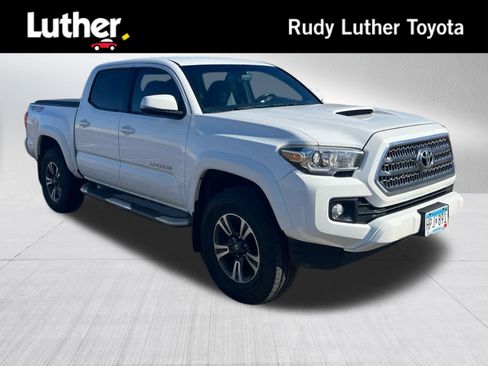 Used 2017 Toyota Tacoma TRD Sport w/ Tow Package (A/T) image 1