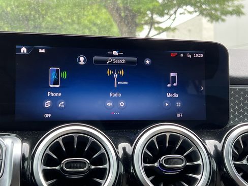Certified 2025 Mercedes-Benz GLB 250 4MATIC image 24